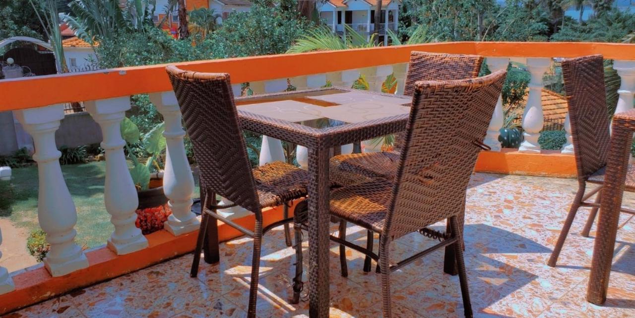 La Feve Beach Bed And Breakfast Entebbe Buitenkant foto