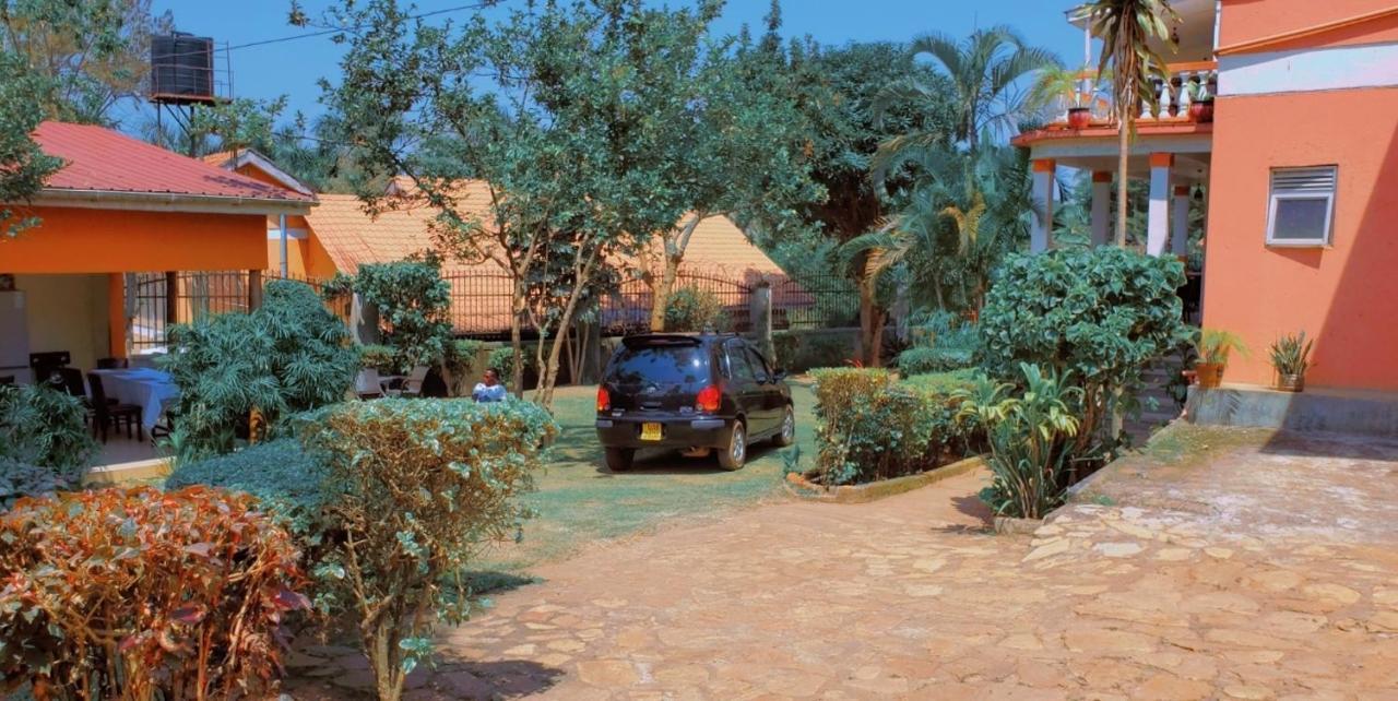 La Feve Beach Bed And Breakfast Entebbe Buitenkant foto