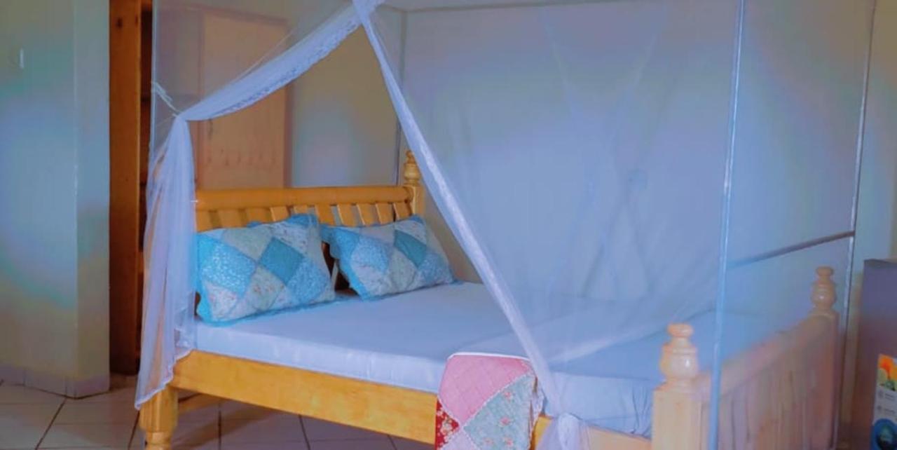 La Feve Beach Bed And Breakfast Entebbe Buitenkant foto