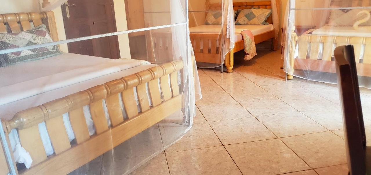 La Feve Beach Bed And Breakfast Entebbe Buitenkant foto