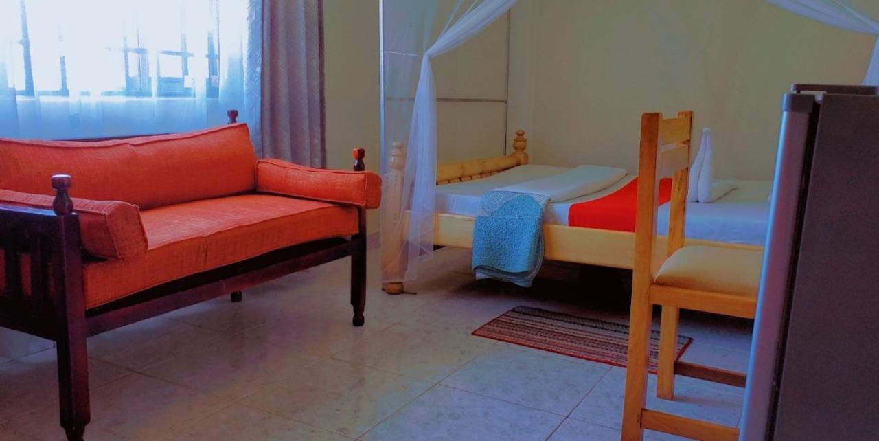 La Feve Beach Bed And Breakfast Entebbe Buitenkant foto