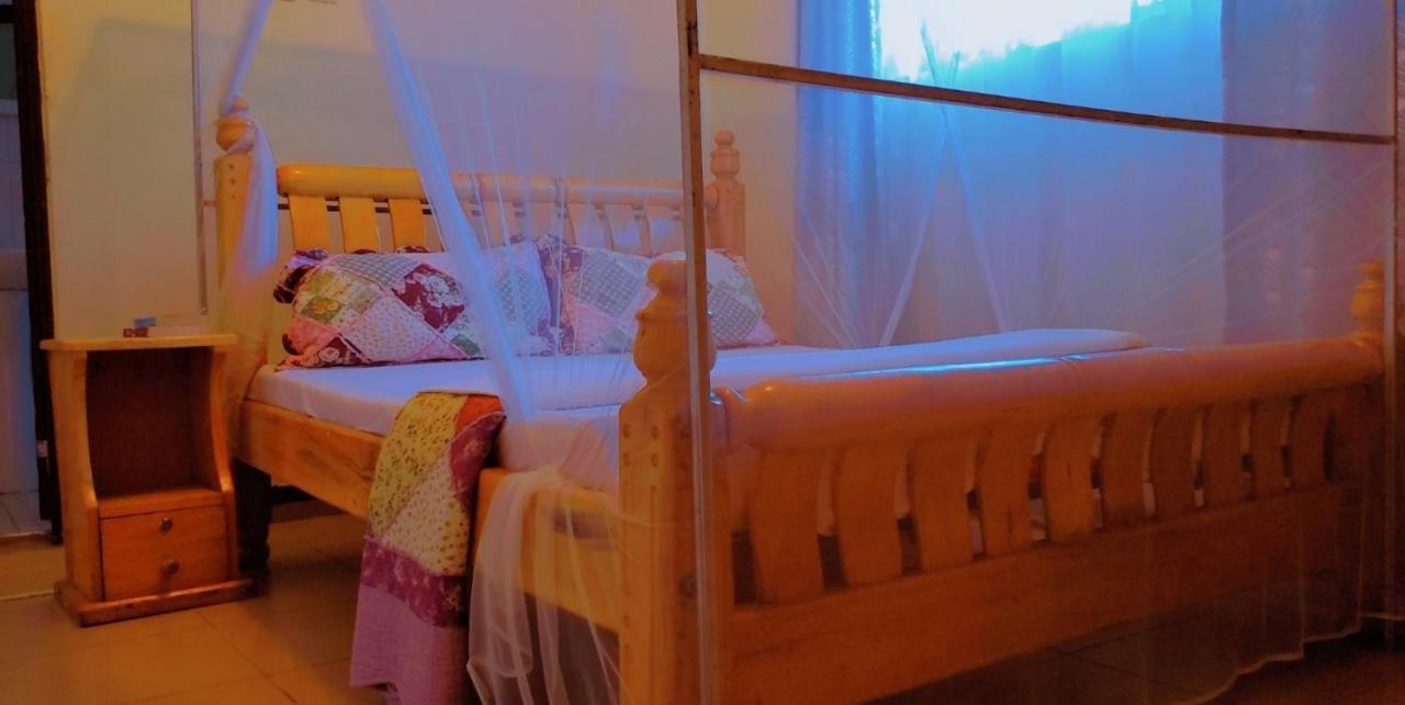 La Feve Beach Bed And Breakfast Entebbe Buitenkant foto