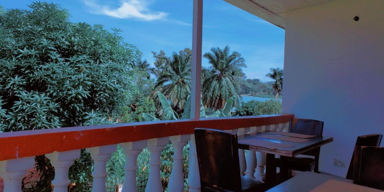 La Feve Beach Bed And Breakfast Entebbe Buitenkant foto