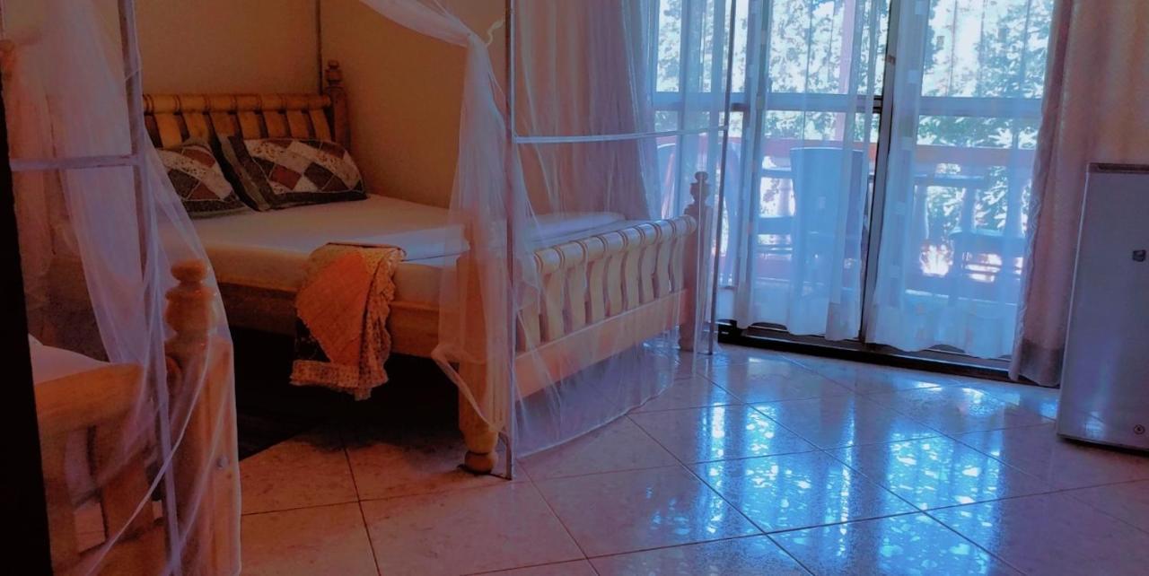 La Feve Beach Bed And Breakfast Entebbe Buitenkant foto