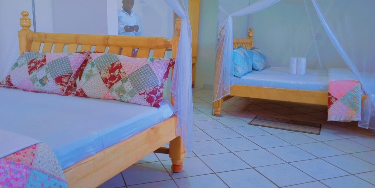 La Feve Beach Bed And Breakfast Entebbe Buitenkant foto