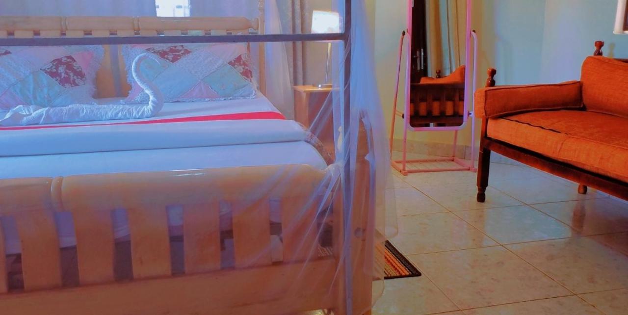 La Feve Beach Bed And Breakfast Entebbe Buitenkant foto
